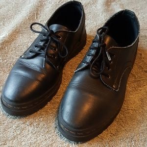 Black casual shoes